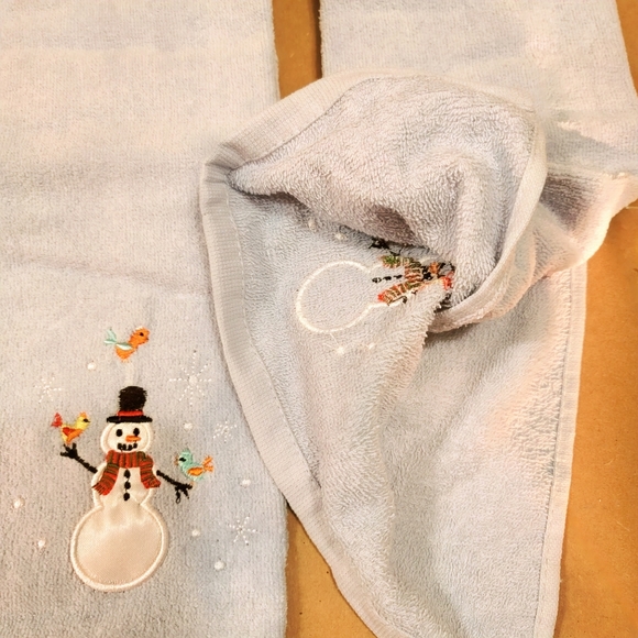 Festive Christmas Hand Towels in a Gift Box Perfect for Spreading Holiday Cheer! - Picture 1 of 1